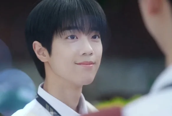 Кадр к 1 серии «Пятно на сердце»