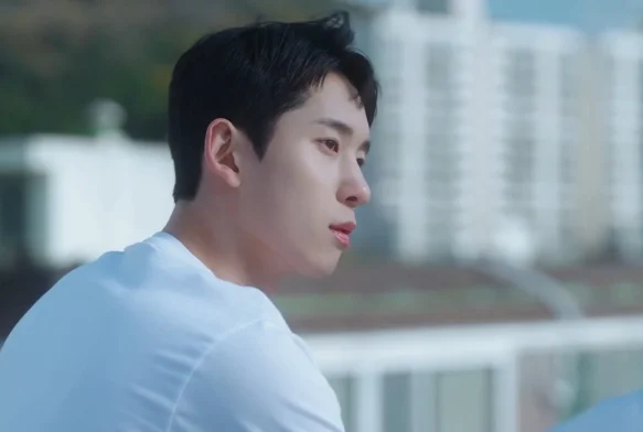 Кадр к 1 серии «Пятно на сердце»