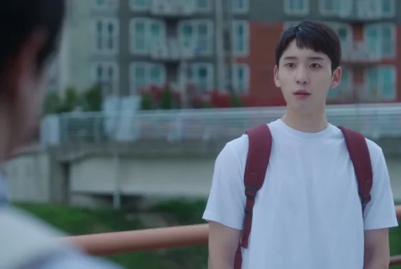 Кадр к 1 серии «Пятно на сердце»