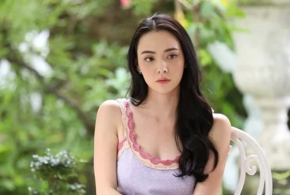 Кадр к 33 серии «Свет огненной росы»