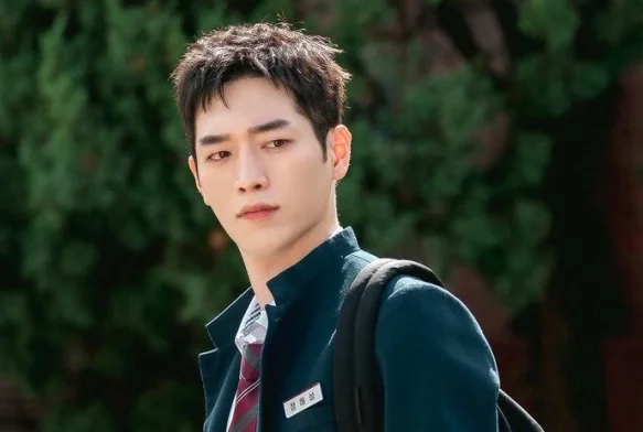 Кадр к 1 серии «Старшая школа под прикрытием»