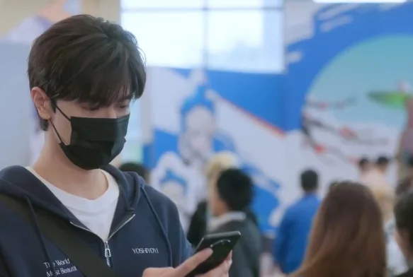 Кадр к 1 серии «Тсс, король спит»