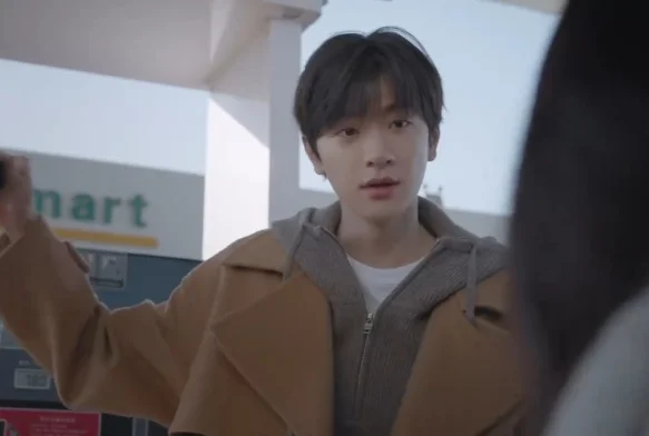 Кадр к 4 серии «Тсс, король спит»