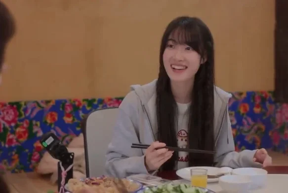 Кадр к 6 серии «Тсс, король спит»