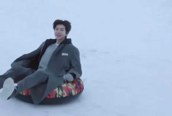 Кадр к 6 серии «Тсс, король спит»