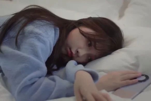 Кадр к 5 серии «Тсс, король спит»