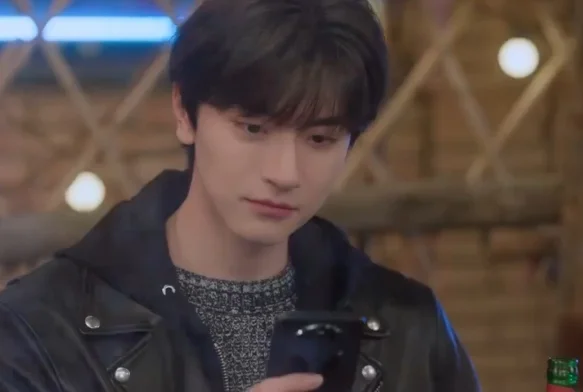 Кадр к 8 серии «Тсс, король спит»