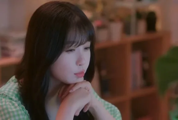 Кадр к 8 серии «Тсс, король спит»