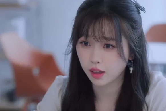 Кадр к 8 серии «Тсс, король спит»