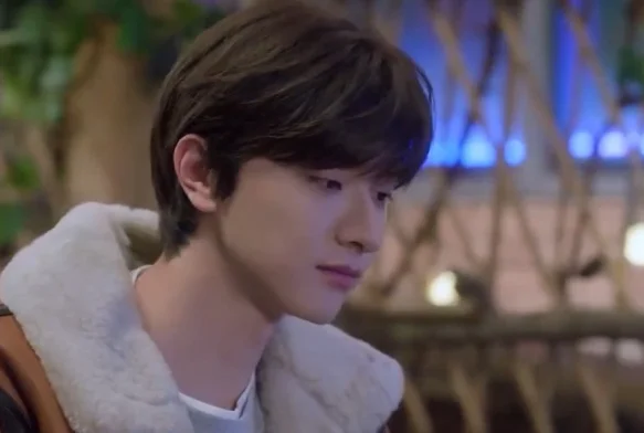 Кадр к 10 серии «Тсс, король спит»