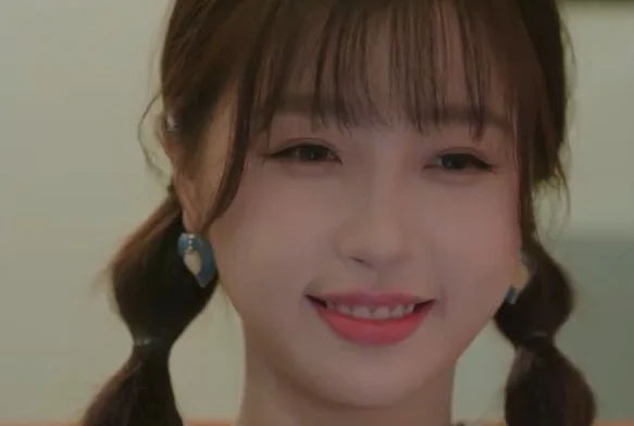 Кадр к 10 серии «Тсс, король спит»