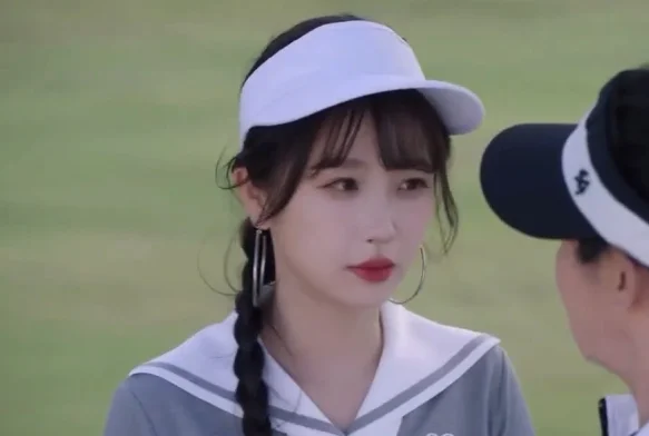 Кадр к 9 серии «Тсс, король спит»