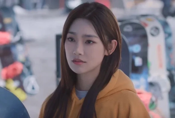 Кадр к 11 серии «Тсс, король спит»