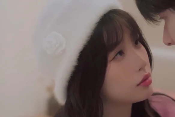 Кадр к 11 серии «Тсс, король спит»