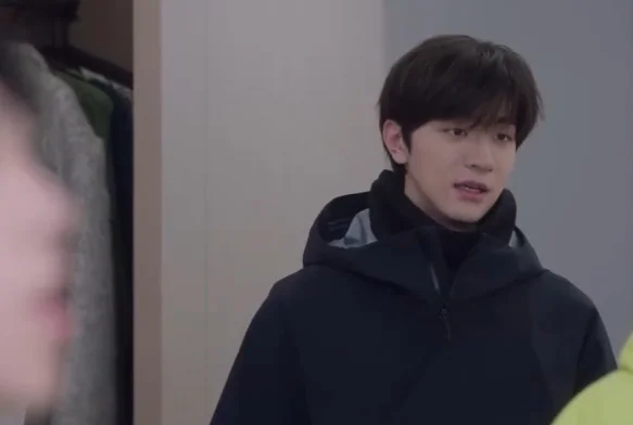 Кадр к 11 серии «Тсс, король спит»