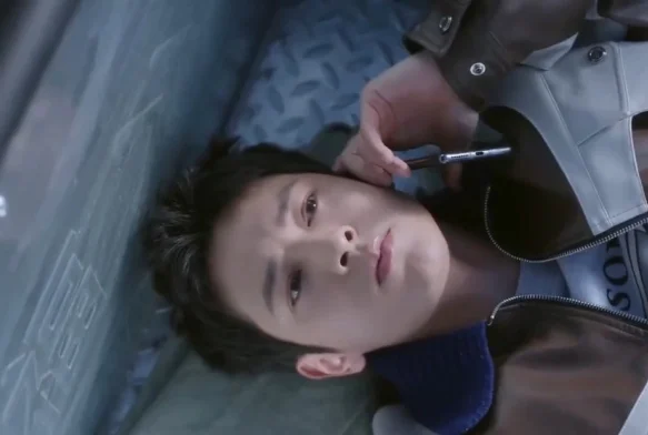 Кадр к 12 серии «Тсс, король спит»