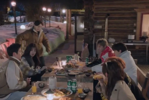 Кадр к 12 серии «Тсс, король спит»