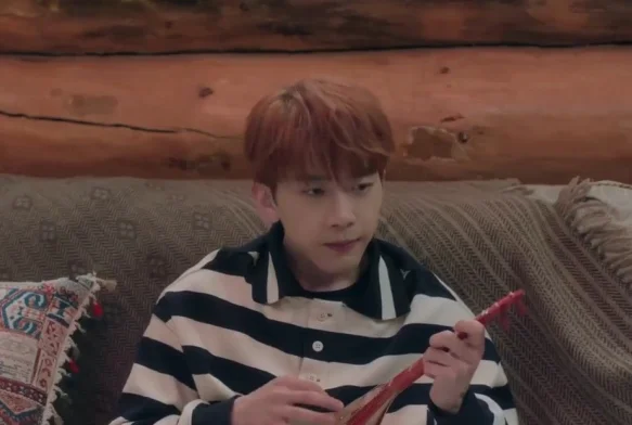 Кадр к 12 серии «Тсс, король спит»