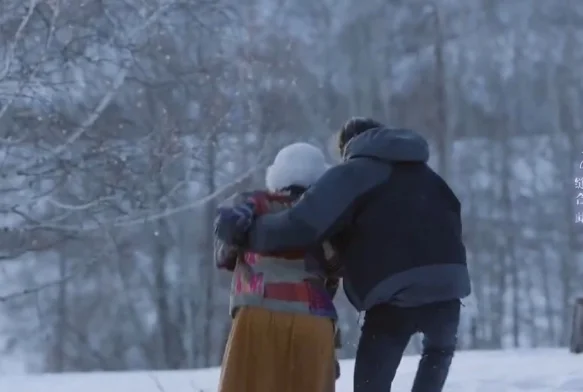 Кадр к 12 серии «Тсс, король спит»