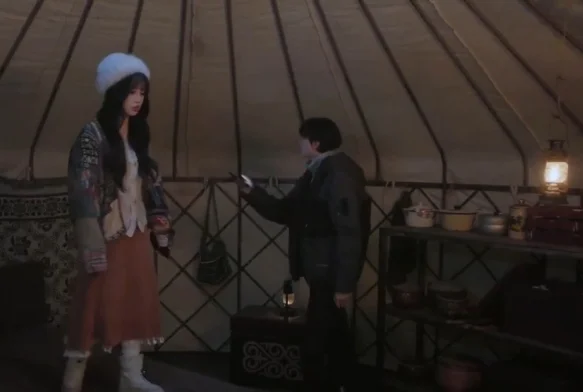 Кадр к 12 серии «Тсс, король спит»