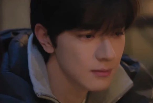 Кадр к 13 серии «Тсс, король спит»