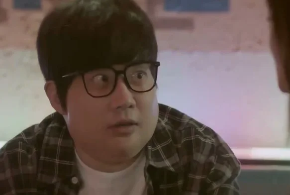 Кадр к 13 серии «Тсс, король спит»