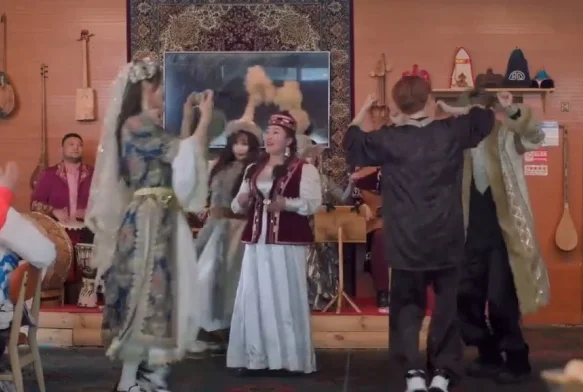 Кадр к 14 серии «Тсс, король спит»