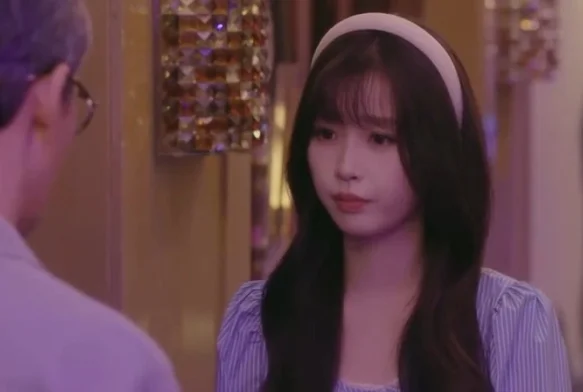 Кадр к 16 серии «Тсс, король спит»