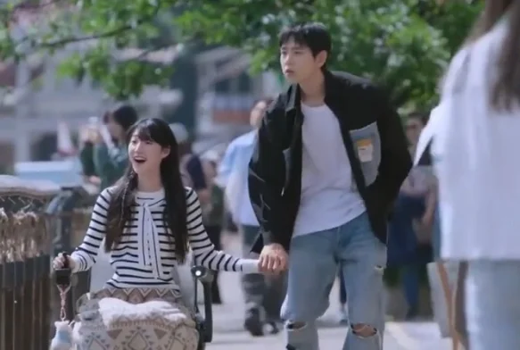 Кадр к 16 серии «Тсс, король спит»