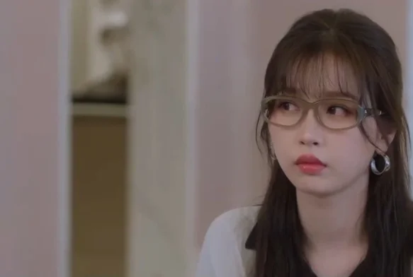 Кадр к 17 серии «Тсс, король спит»