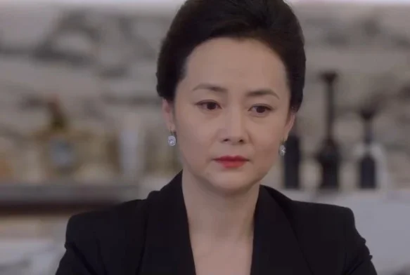 Кадр к 17 серии «Тсс, король спит»