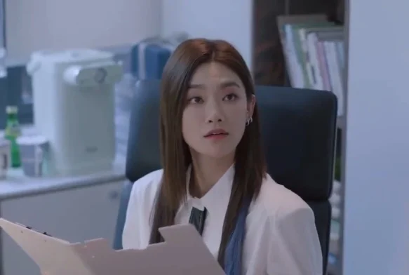 Кадр к 19 серии «Тсс, король спит»