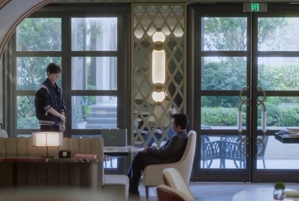 Кадр к 22 серии «Тсс, король спит»