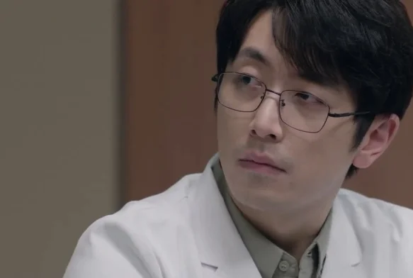 Кадр к 8 серии «Общество доброй воли»