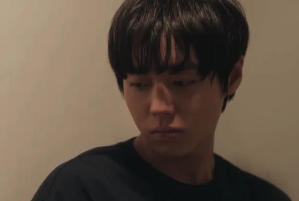 Кадр к 1 серии «Слабый герой»