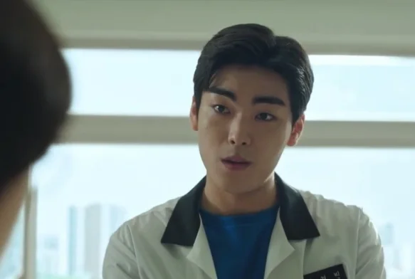 Кадр к 1 серии «Слабый герой»