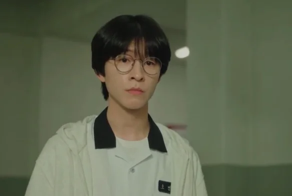 Кадр к 1 серии «Слабый герой»