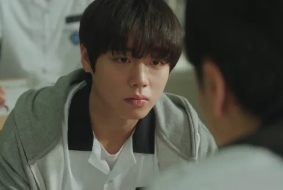 Кадр к 2 серии «Слабый герой»