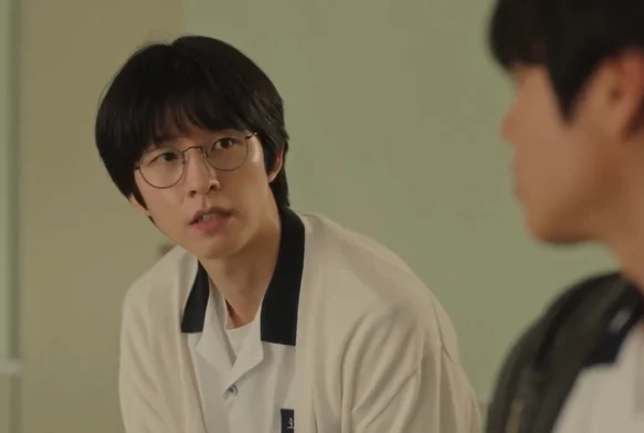 Кадр к 3 серии «Слабый герой»