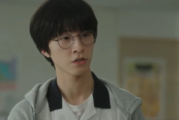 Кадр к 3 серии «Слабый герой»