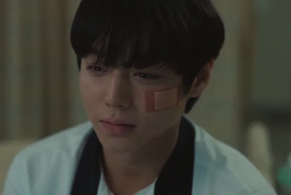 Кадр к 4 серии «Слабый герой»