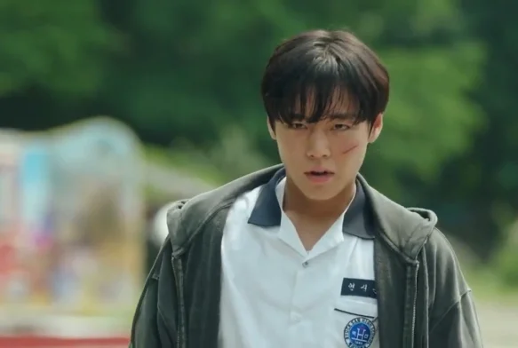 Кадр к 4 серии «Слабый герой»