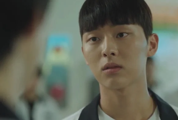 Кадр к 6 серии «Слабый герой»