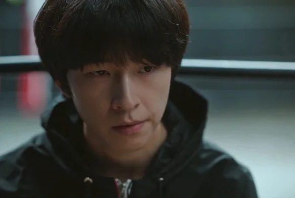 Кадр к 6 серии «Слабый герой»