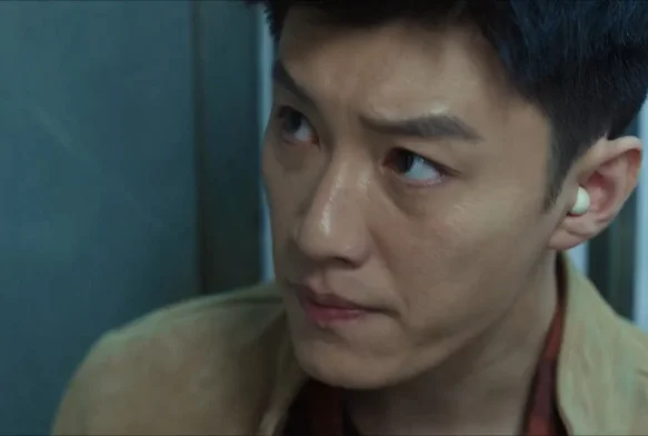 Кадр к 1 серии «Неестественный огонь»