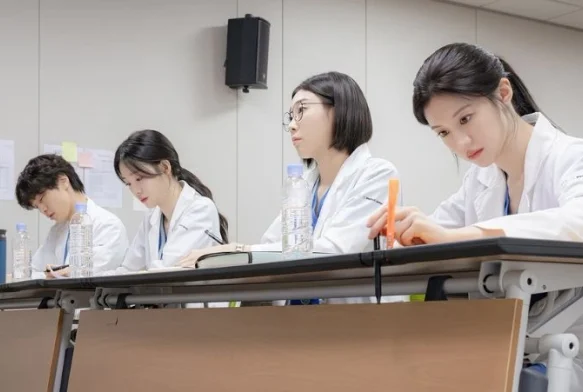 Кадр к 2 серии «Жизнь человека, который однажды станет мудрым»