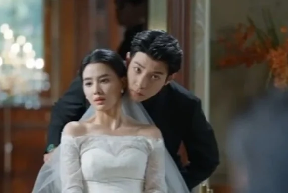 Кадр к 6 серии «Замуж за гангстера»