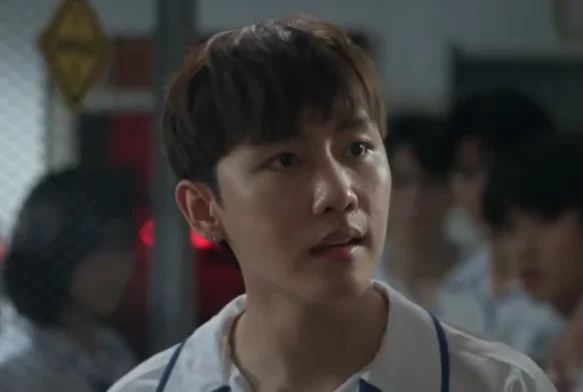 Кадр к 13 серии «Классная комната: 29 заложников»