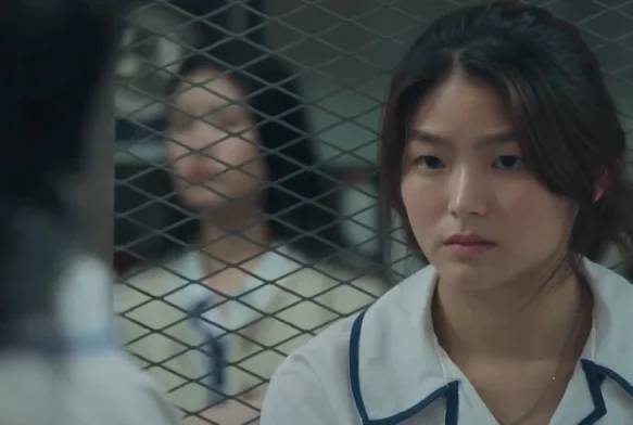 Кадр к 8 серии «Классная комната: 29 заложников»