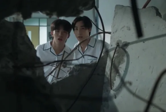 Кадр к 9 серии «Классная комната: 29 заложников»